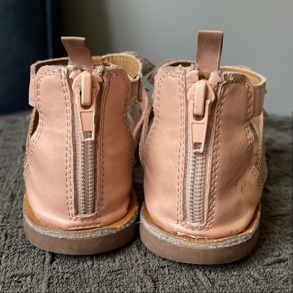 Oshkosh RoseGold Gladiator Sandal Toddler Girl Size 11 - Picture 3 of 4